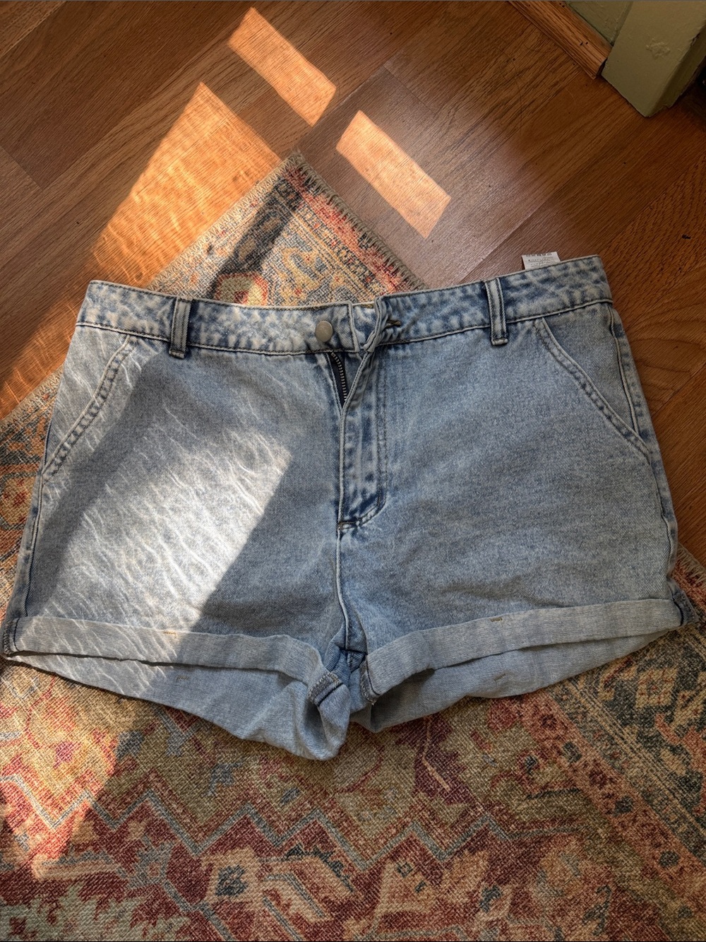 SHEIN Light Blue Wash High-Rise Denim Shorts